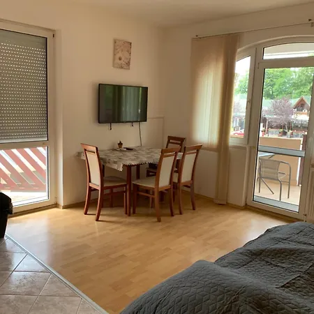 Hunor Hortenzia アパート